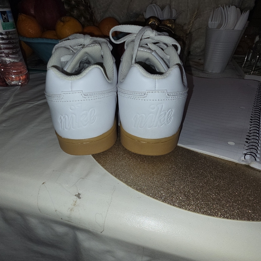 Shoes - Picture 6 of 9